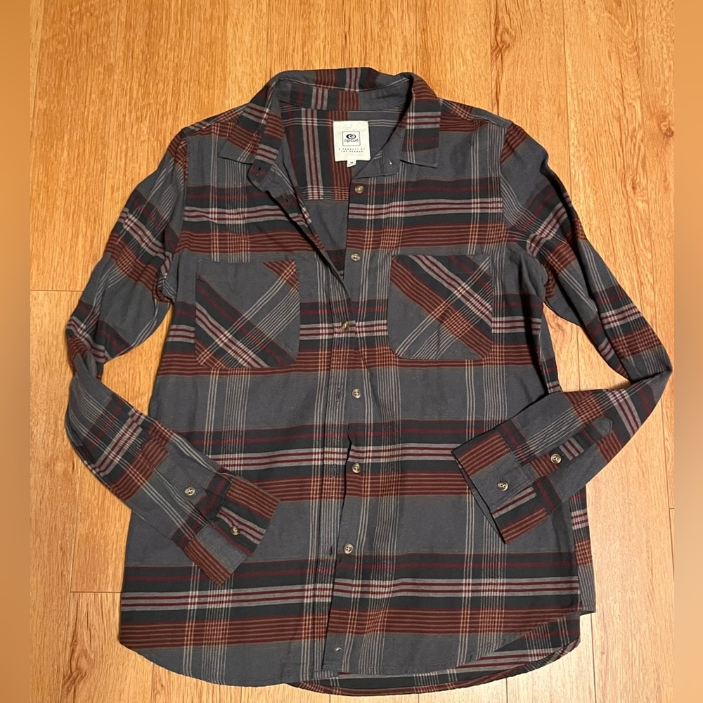 Women’s Rip Curl button down shirt long sleeve medium
NWOT